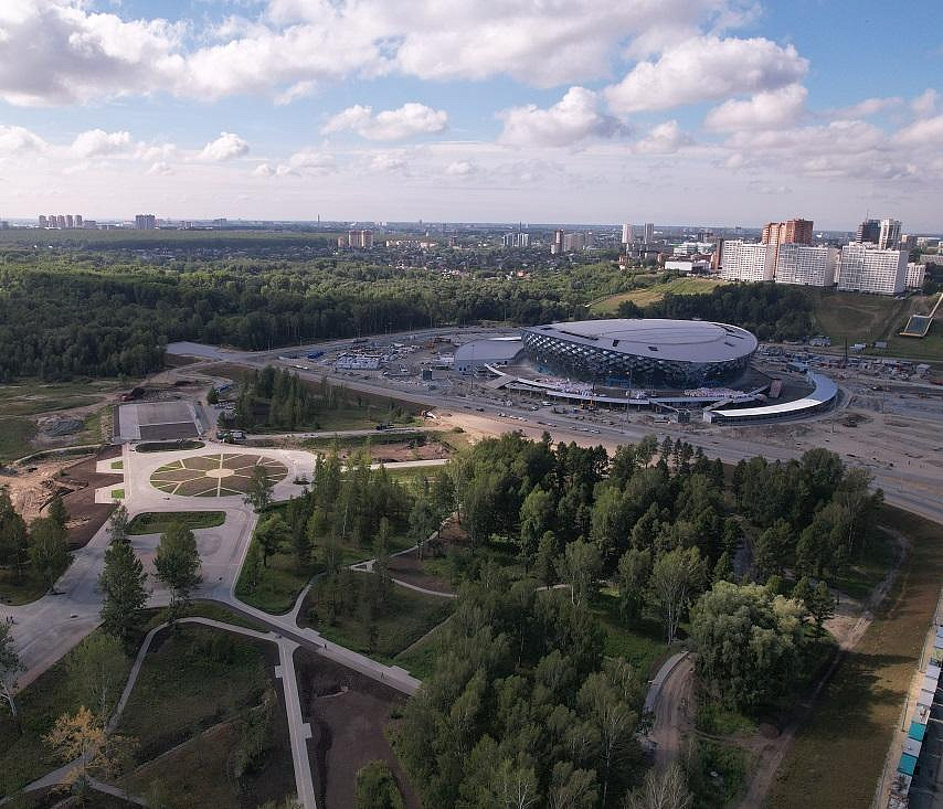 Смотрим с высоты на новую ледовую арену и спортивный парк в Новосибирске