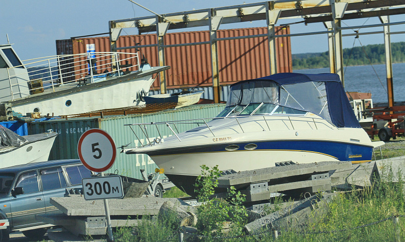 Нелегальные лодочные моторы нашли на складе под Новосибирском