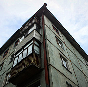 Половину семей расселили из ветхой пятиэтажной хрущёвки в Первомайке