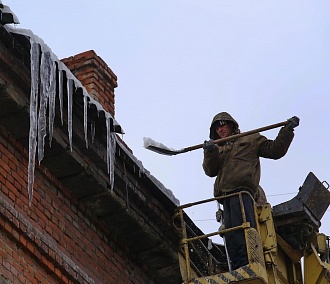 За сосульки и снег в Новосибирске штрафуют бизнесменов