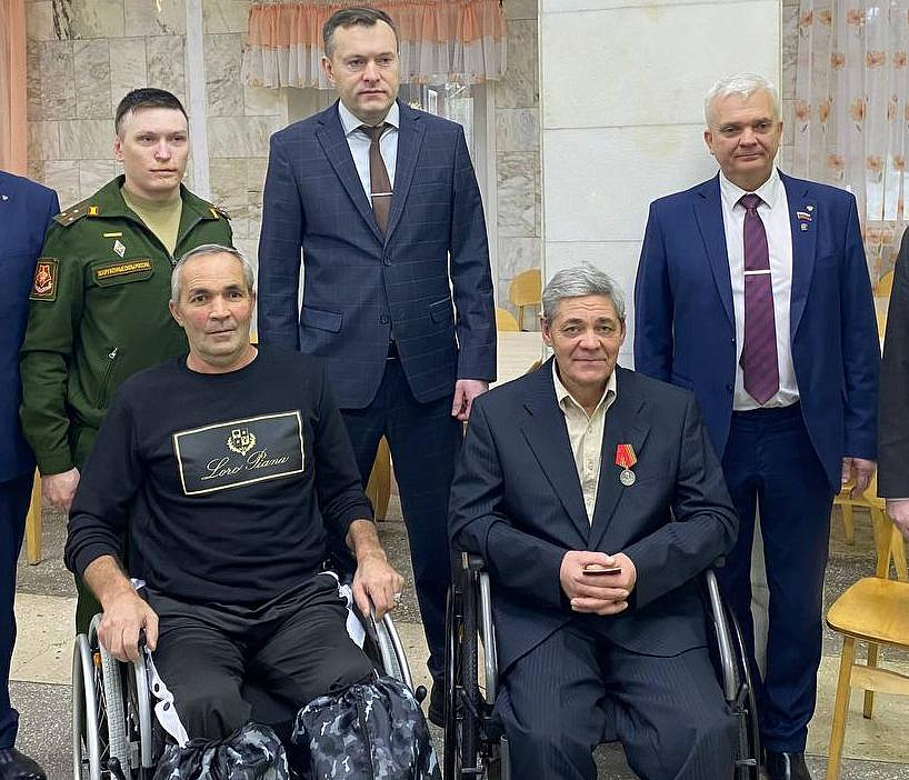 Медаль Жукова вручили под Новосибирском участнику СВО