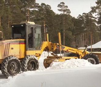 «Вот тут ещё уберите»: снег в Первомайке чистят в контакте с жильцами