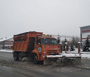 Город борется со снегом: фото с улиц Новосибирска 12 ноября