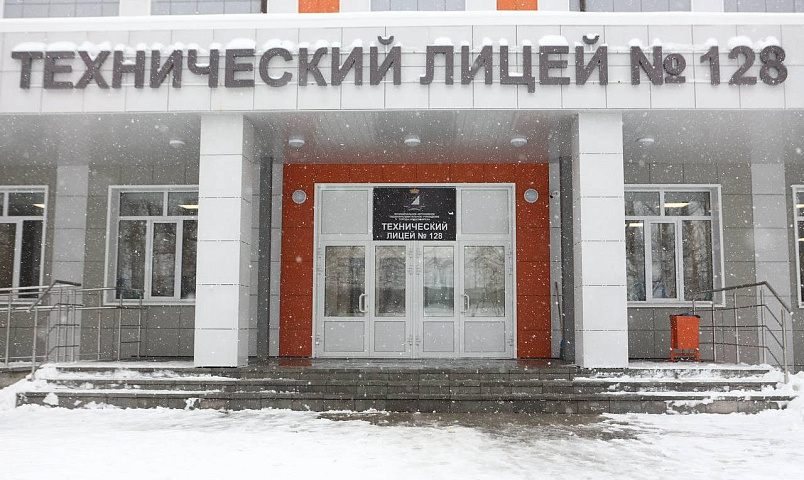 Как ремонтируют технический лицей в Певомайке — проверил мэр Кудрявцев