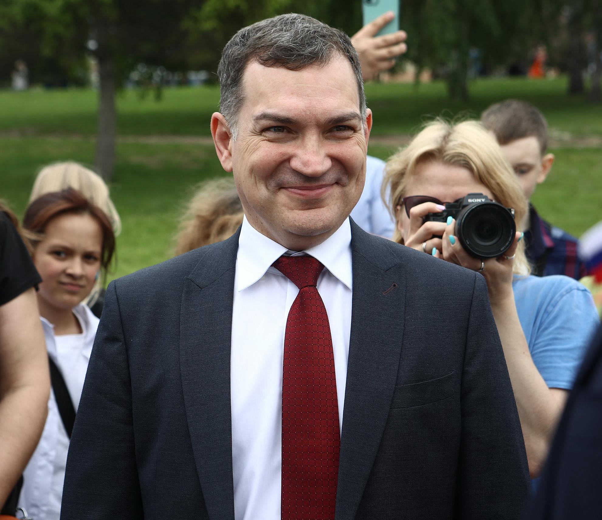 Мэр Максим Кудрявцев поздравляет новосибирцев с Днём России