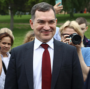 Мэр Максим Кудрявцев поздравляет новосибирцев с Днём России