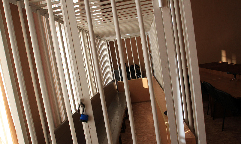 Сибиряка арестовали за фото чёрного торта с воровской символикой