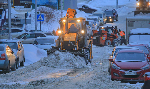 Рыхлый снег с дорог Новосибирска будут вывозить круглосуточно