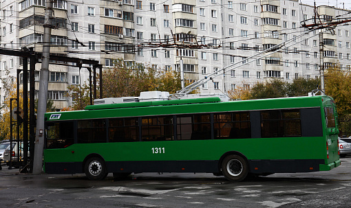 Бескондукторную оплату внедрили в новосибирском троллейбусе №10