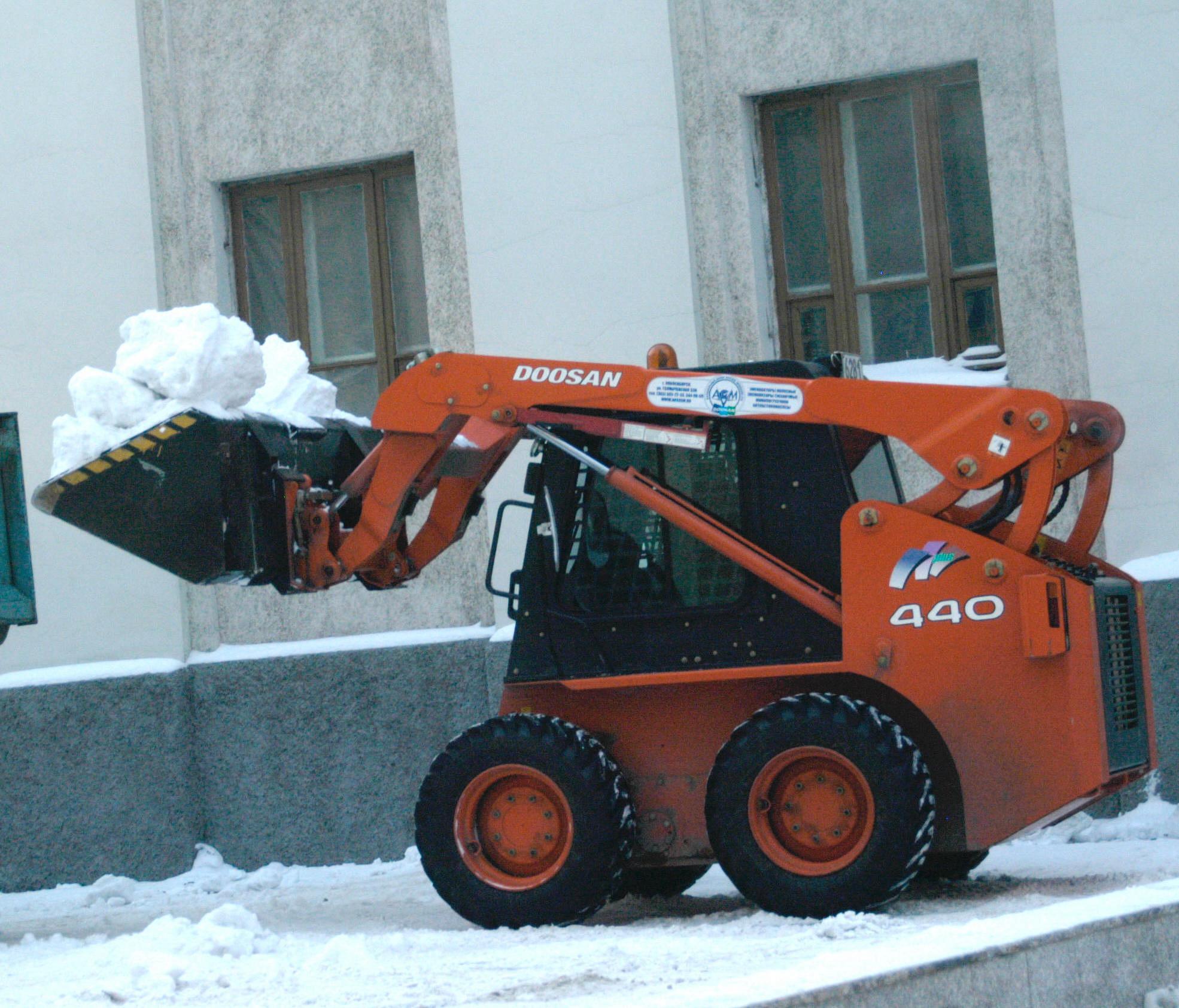 Где будут убирать снег 7 марта в Новосибирске — список улиц