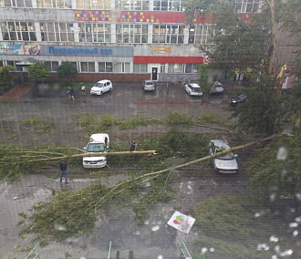 Ураган снёс крышу со здания суда в Новосибирской области