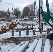Мэр Кудрявцев показал погружение свай для нового моста на Петухова