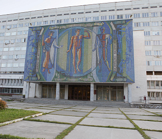 В Новосибирске огромную мозаику о медицине просят признать памятником