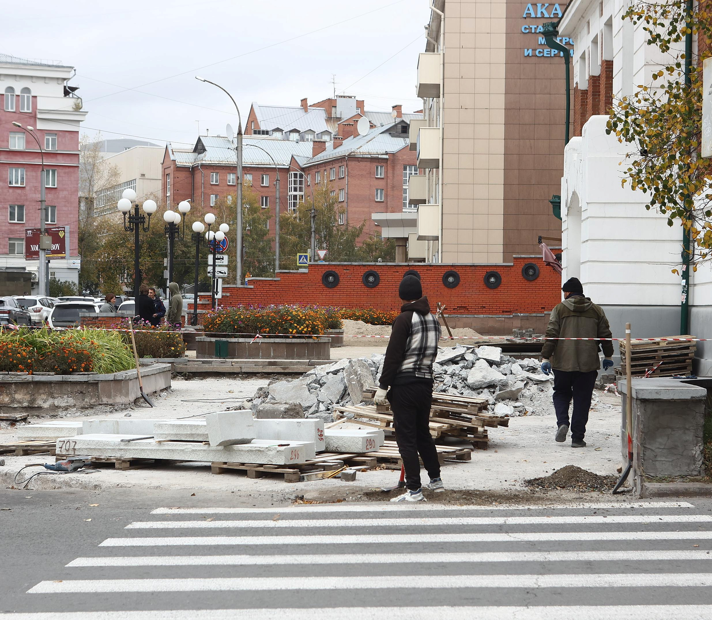 Мэр Кудрявцев: тротуары у 2 театров закончат ремонтировать на этой неделе