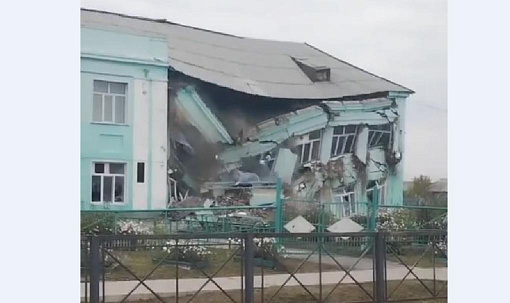 Обрушилась часть здания школы №5 в Татарске Новосибирской области