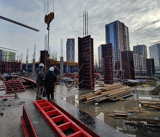 Для двух блоков «ЯШколы» в Новосибирске сделали фундамент