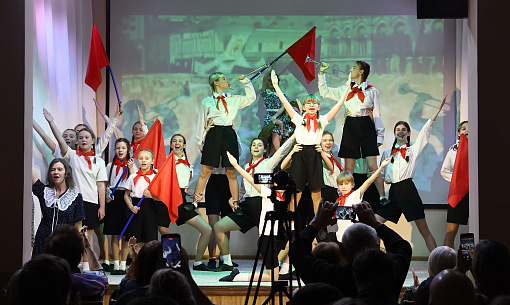 Семейный театр ReDis: зачем мамы и папы выходят на сцену вместе с детьми