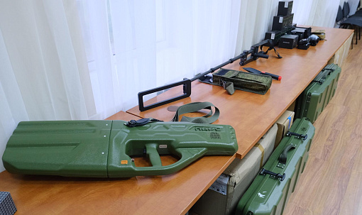 Областные власти передали бойцам СВО антидроновые ружья и тепловизоры
