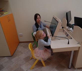 Новый курс реабилитации слепоглухих детей запустили в «Со-творении»