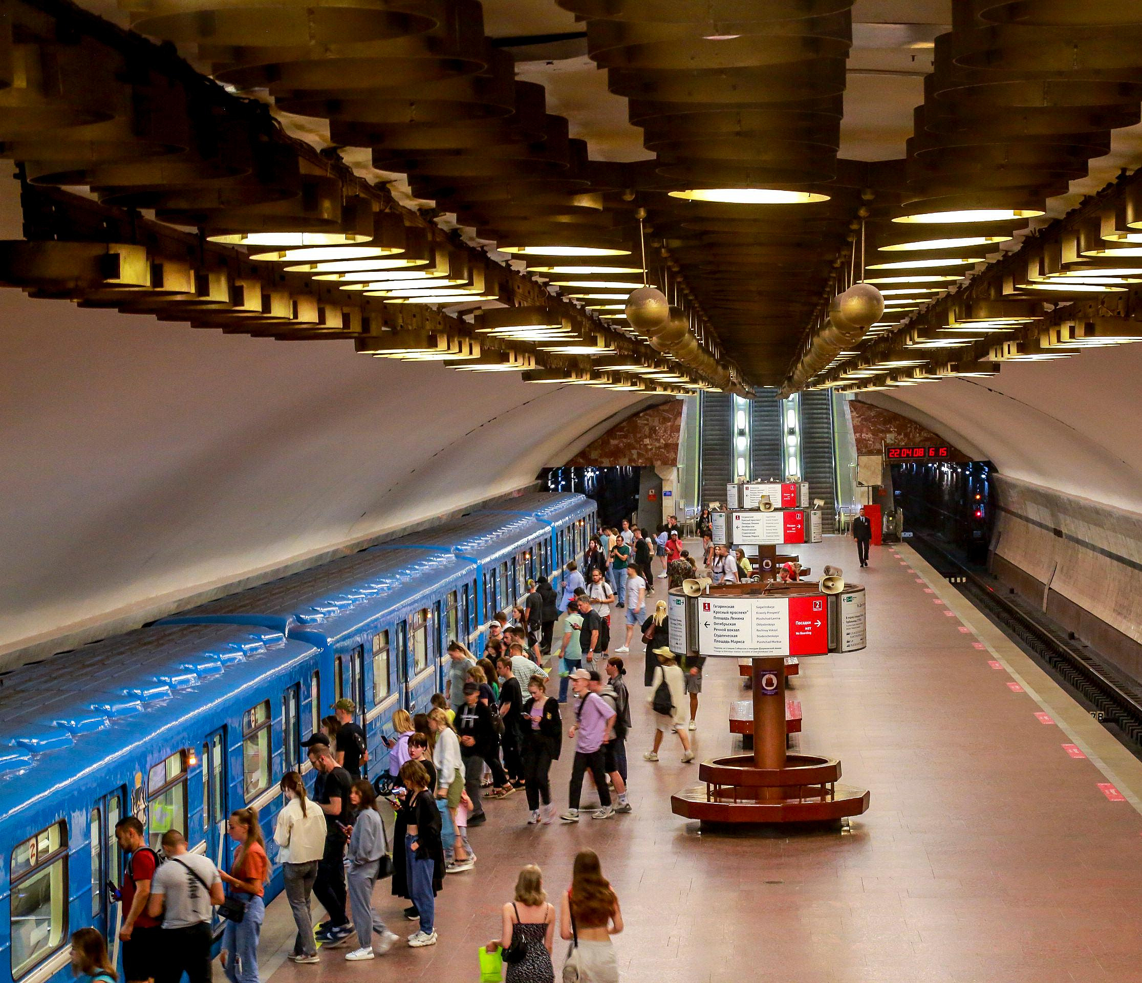 Почти семь миллионов пассажиров перевезло за август метро Новосибирска