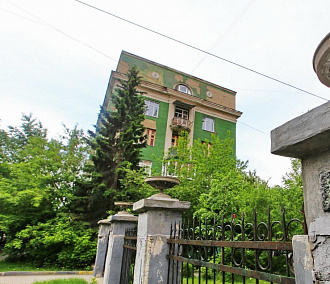 Самый красивый старинный дом в центре Новосибирска наконец отремонтируют