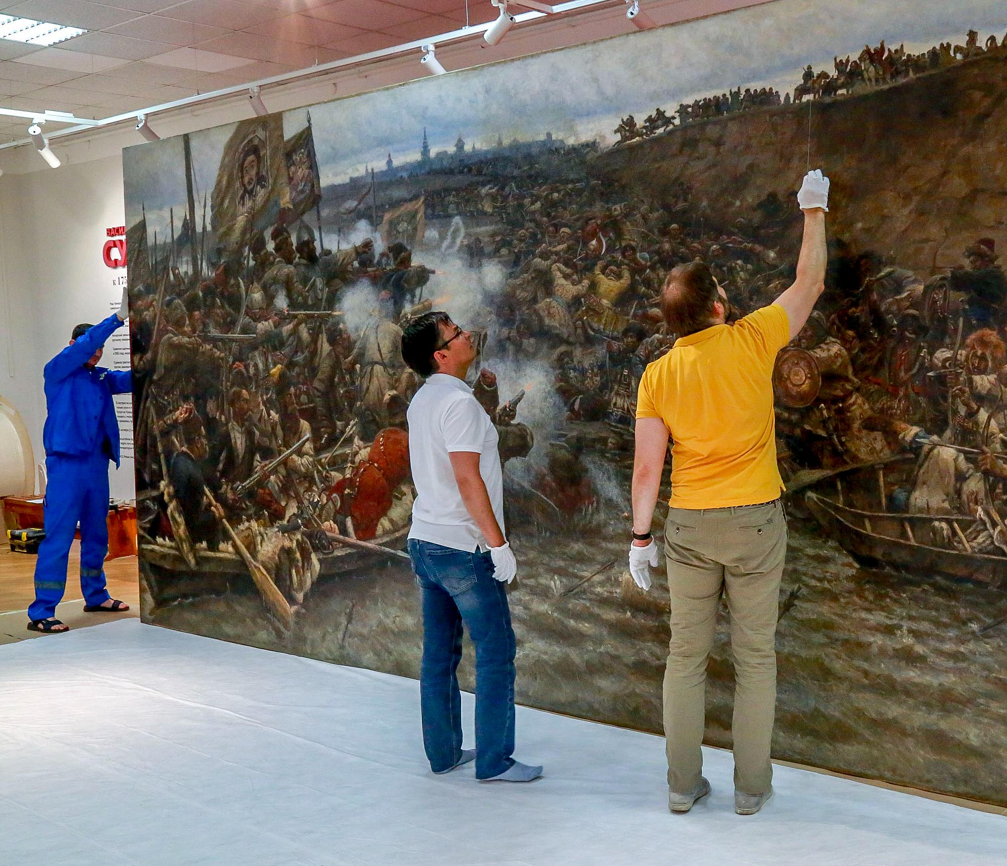 Гигантскую картину Сурикова разместили в новосибирском музее