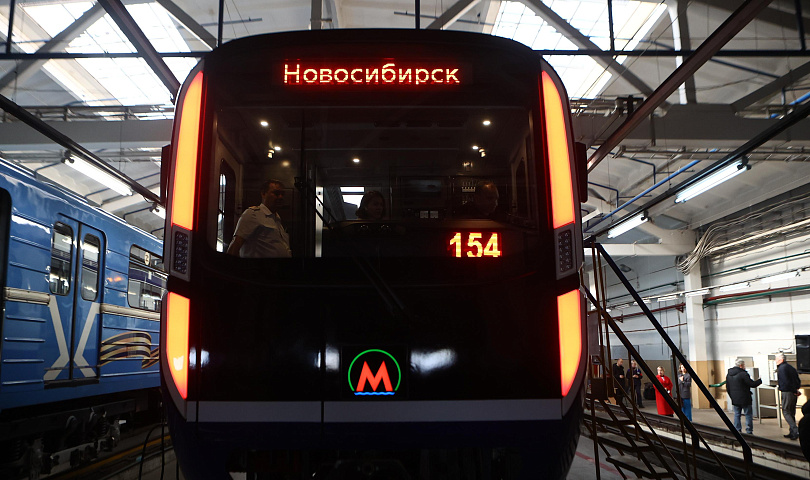 Ещё два новых поезда для метро отгрузили в Новосибирск — мэр Кудрявцев