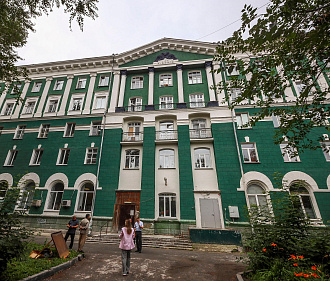 Эффектную сталинку с лепниной на Ватутина отремонтируют к осени
