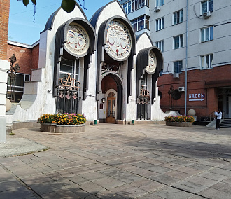 Замена плитки возле кукольного театра даст старт обновлению улицы Ленина