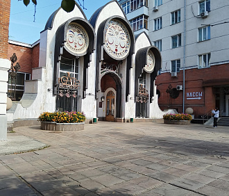 Замена плитки возле кукольного театра даст старт обновлению улицы Ленина
