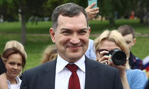 С Днём молодёжи поздравляет новосибирцев мэр Кудрявцев