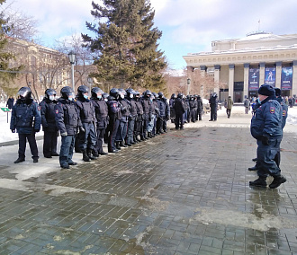 Три десятка новосибирцев наказали за участие в проукраинских митингах