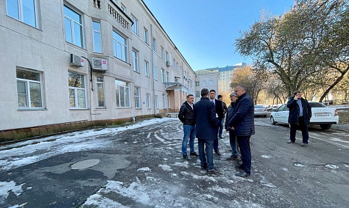 Здание ДГКБ №1 Новосибирска с упавшим потолком будут проверять две недели