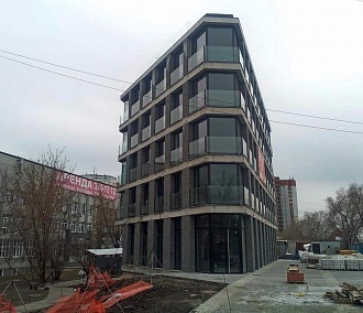 Дом-утюг построили в Новосибирске