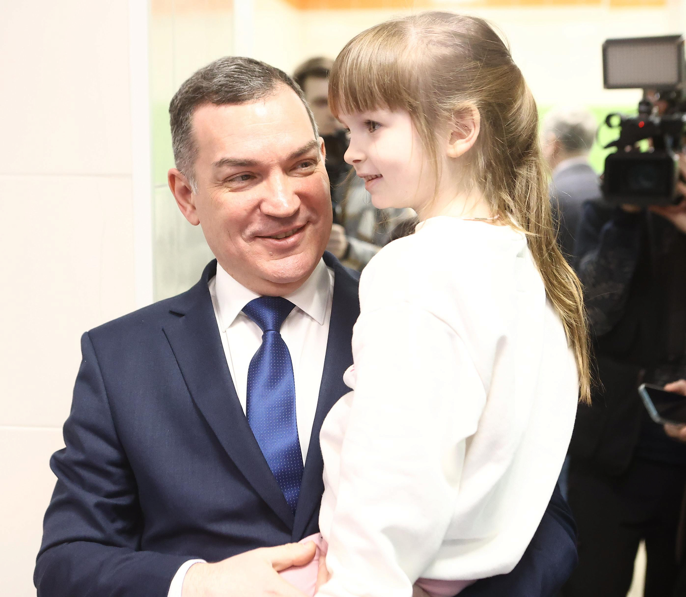 Новый кризисный центр «Остаться в семье» показали мэру Кудрявцеву