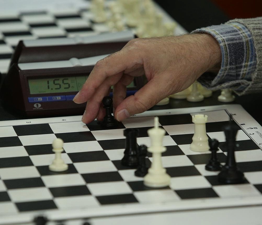 О войне за шахматной доской поговорили ветераны и школьники