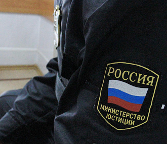 Сибирячку с газовым пистолетом-фонариком не пустили в здание суда