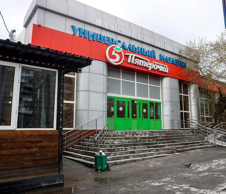 Здание, где работали ЖУМ и фабрика-кухня, продадут с молотка