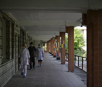 93 школьника заразились коронавирусом в Новосибирской области