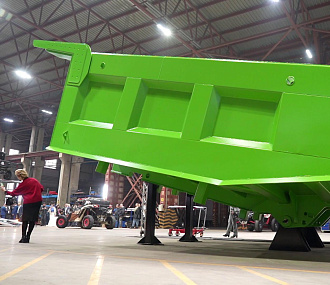 Новинки машиностроения: НовосибАРЗ презентовал карьерный кузов и автовоз