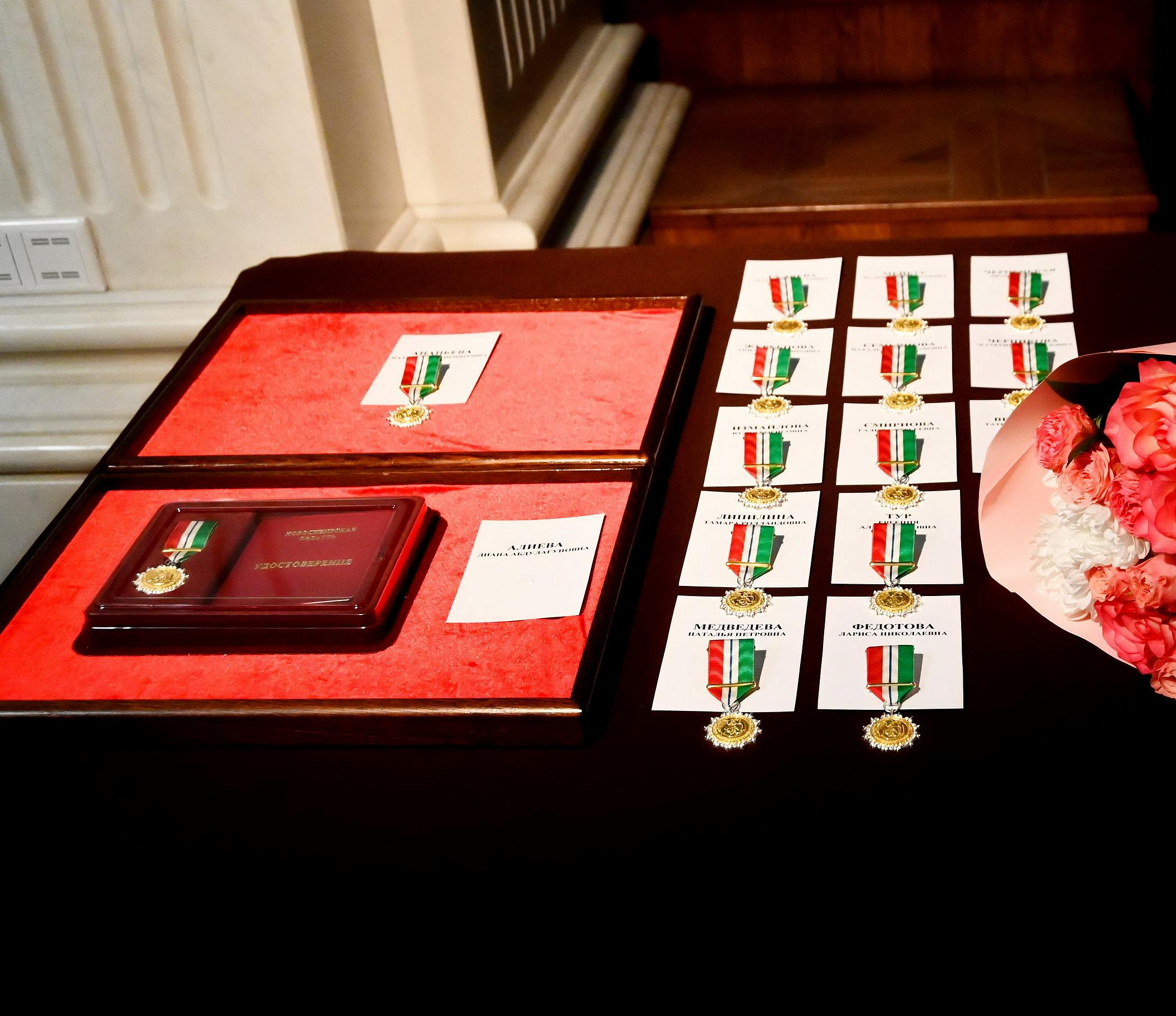 15 многодетных сибирячек получили знаки отличия «За материнскую доблесть»