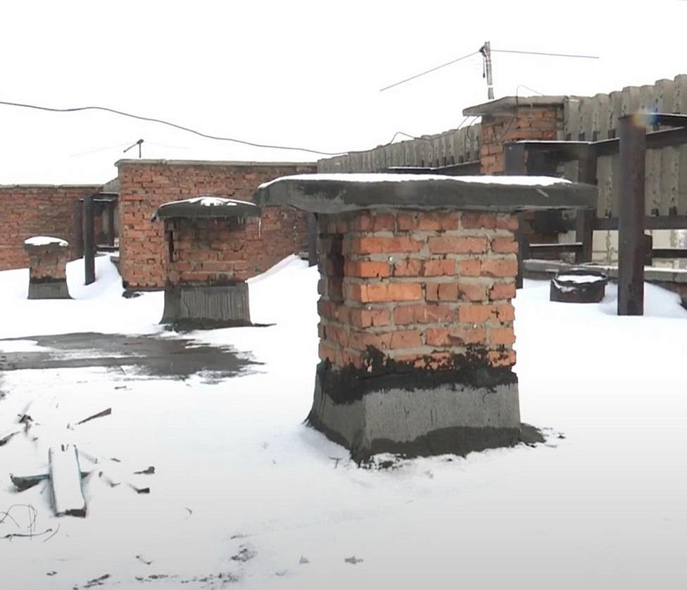 Прохудившаяся крыша после оттепели вызвала потоп в доме на Есенина