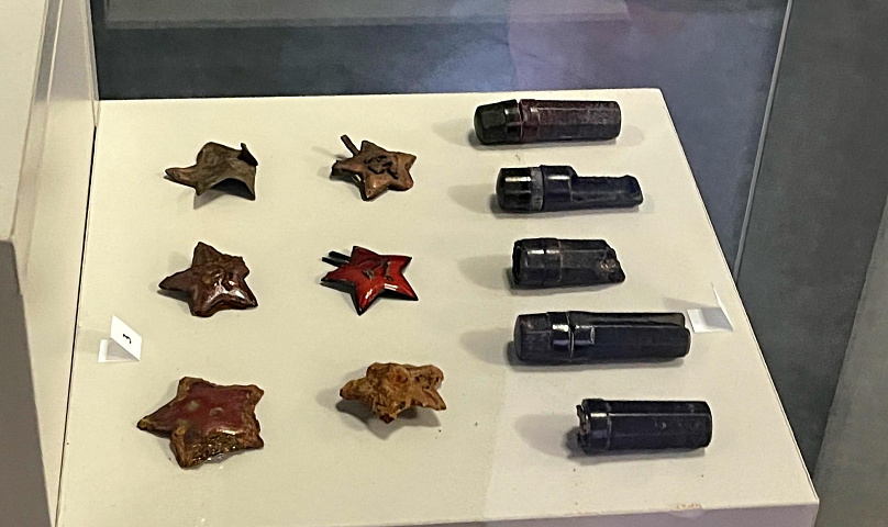 Солдатские медальоны и парашют нашли новосибирцы в местах боёв 1941 года