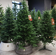 Прослужит десятилетия: как выбрать искусственную ёлку и ухаживать за ней