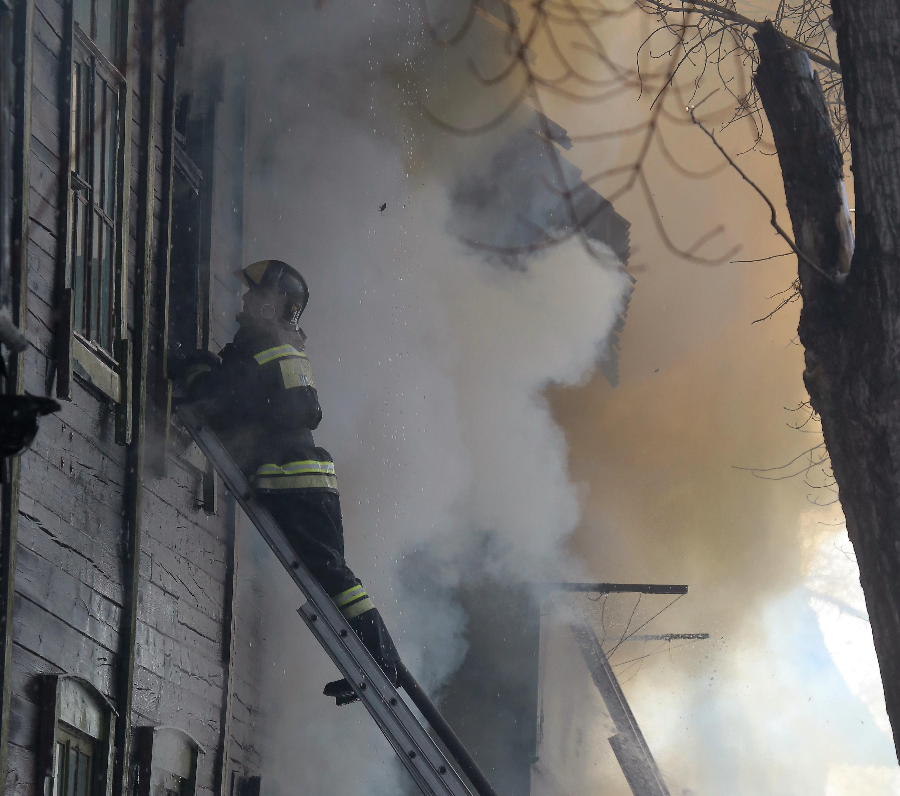 За неделю от огня погибли четверо жителей Новосибирска, трое пострадали