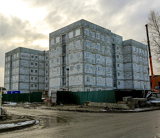 Готовность трёх строящихся поликлиник в Новосибирске оценили в 65%