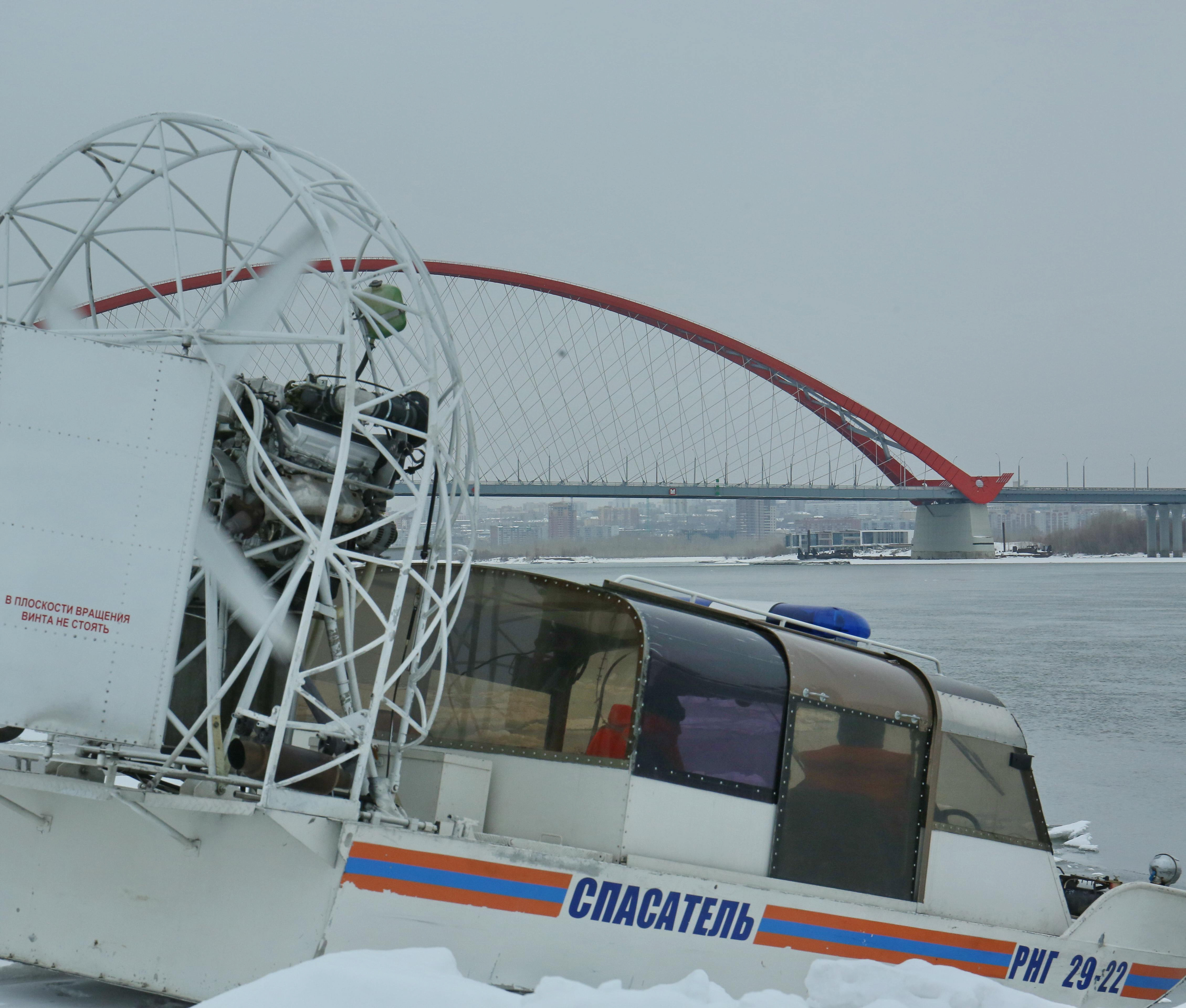 Пятерых подростков эвакуировали со льда реки Обь в Новосибирске