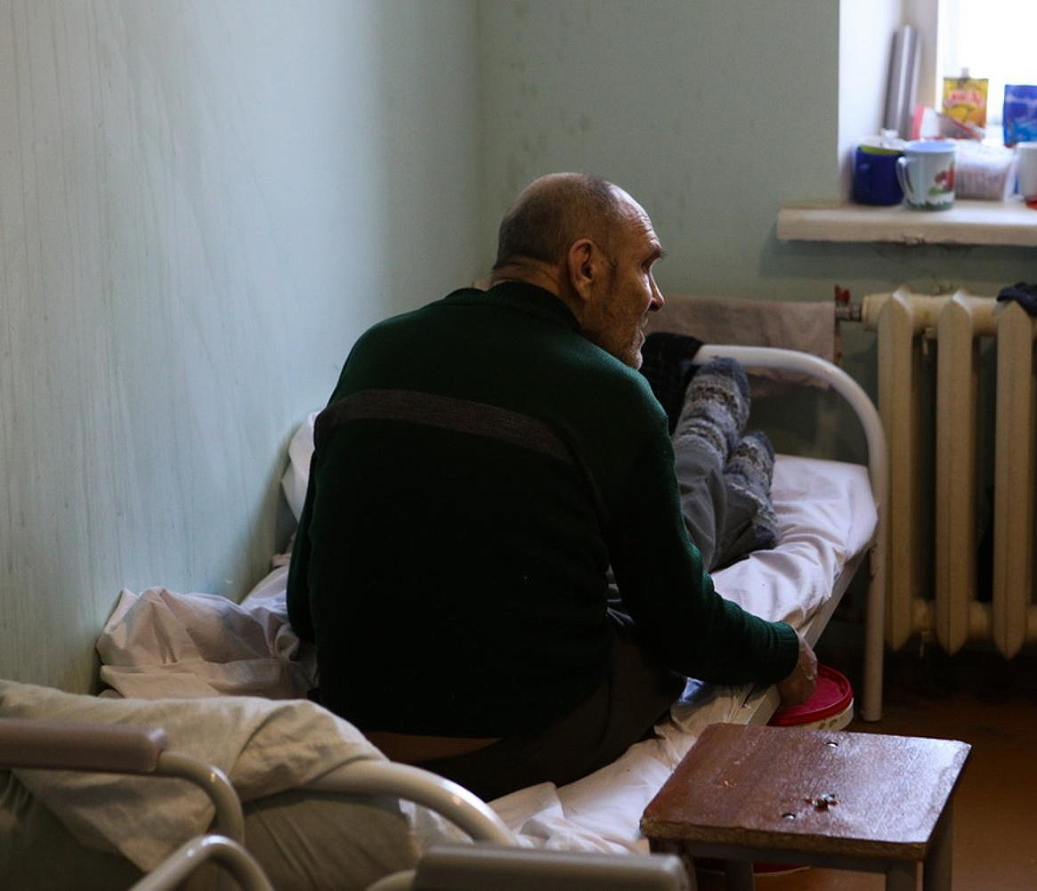 Больничные кровати купили для приюта бездомных в Новосибирске