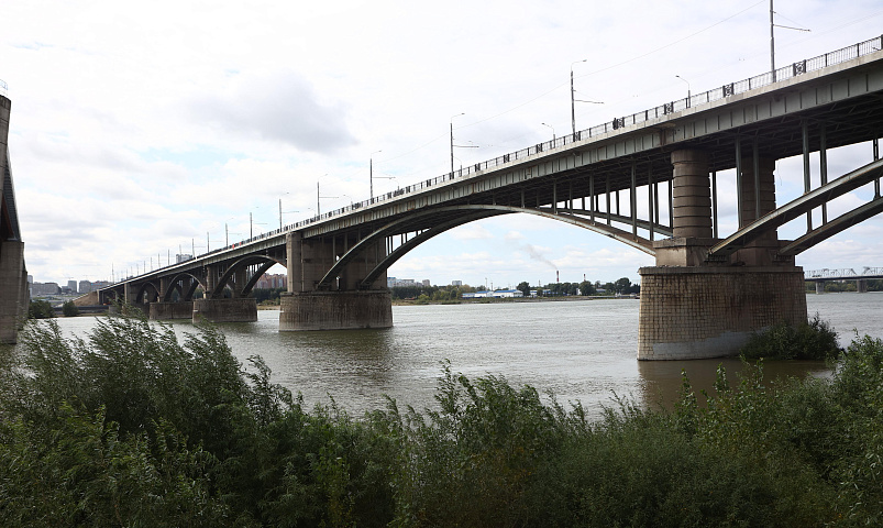 Этапы завершения ремонта Октябрьского моста назвали в мэрии Новосибирска