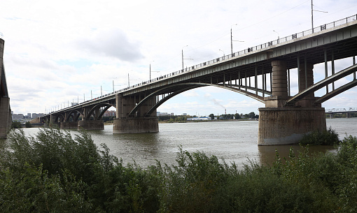 Этапы завершения ремонта Октябрьского моста назвали в мэрии Новосибирска